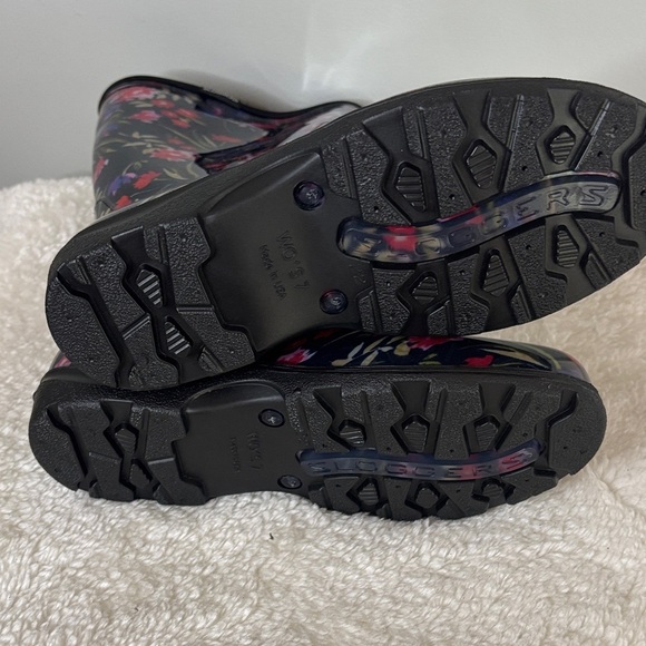Sloggers Women's Black and Red Floral Rain Boots - Picture 5 of 5